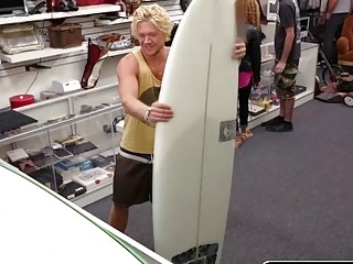 Surfer exchange his dick and ass for a cash
