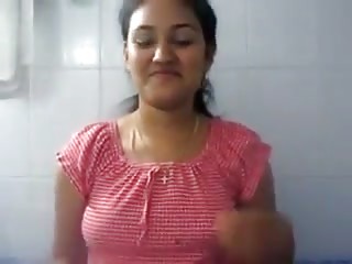 Hot Sri Lankan cute girl masturbates 